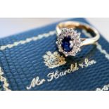 *ROYAL* BLUE SAPPHIRE & DIAMOND HALO RING - 18CT YELLOW GOLD 1.38CT