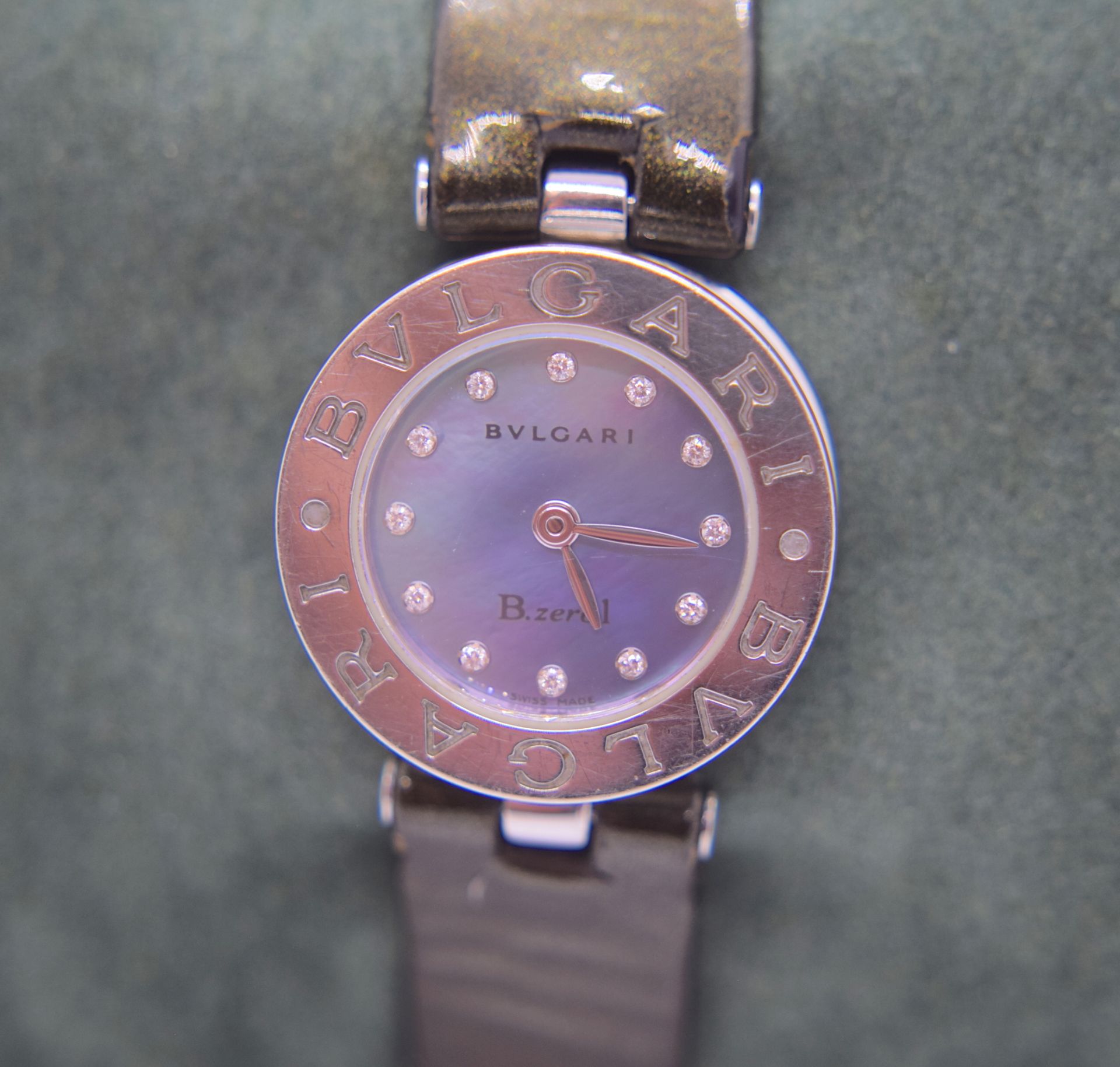 BVLGARI B ZERO REF. BZ 22 S LADIES DIAMOND & MOTHER OF PEARL SET WATCH - METALLIC GREEN STRAP