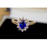 FINE QUALITY 1.25CT VELVET BLUE SAPPHIRE & DIAMOND HALO RING IN 14K YELLOW GOLD