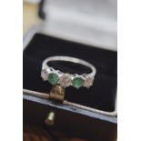 18K DIAMOND & EMERALD 1.50CT 5-STONE ETERNITY RING (SIZE M) - £6,000 VALUATION