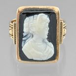 Cameo ring on black background In pink gold 14 Karat comprising a white cameo bust of woman on black