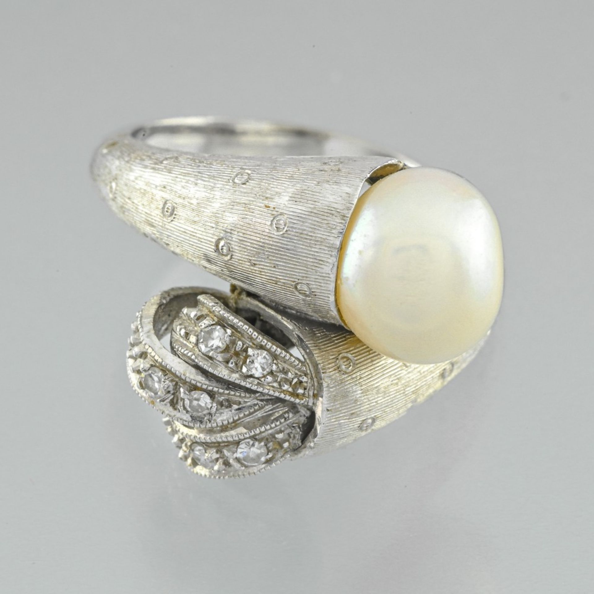 You and me ring pearl and diamond in white gold 18 Karat, set with a white pearl of 8 mm diameter - Image 3 of 3
