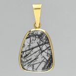 Geometrical pendant In gold 14 Karat. Set with a rutile quartz of approximately 5 x 1,4 x 0,6 cm.