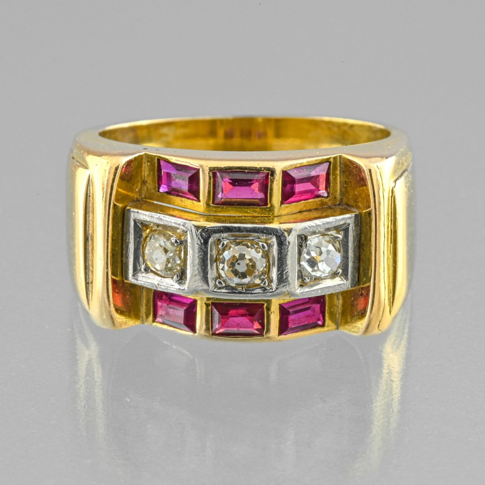Tank ring in yellow and white gold 18 Karat, set with three diamonds for an estimated total weight
