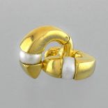 Créoles yellow gold and pearl In polished yellow gold 18 Karat with hinge and decorated with a