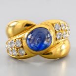 Yellow gold cabochon sapphire and diamond ring In yellow 18-carat gold, decorated with a sapphire