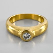 Solitaire ring Yellow gold 18-carat ring set with a brilliant-cut diamond of about 0.10 ct. Turn