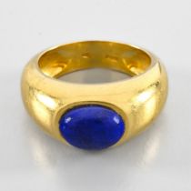 LATE 20TH CENTURY ITALIAN WORK Ring with blue cabochon yellow 18-carat gold set with a dark blue