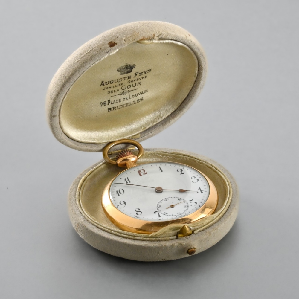 Golden pocket watch in its shrine Open dial pocket watch in yellow 18-carat gold. White enamel dial, - Image 4 of 6