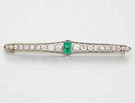 BELLE EPOQUE Diamond and emerald brooch In white gold on yellow 18-carat gold, set in the centre