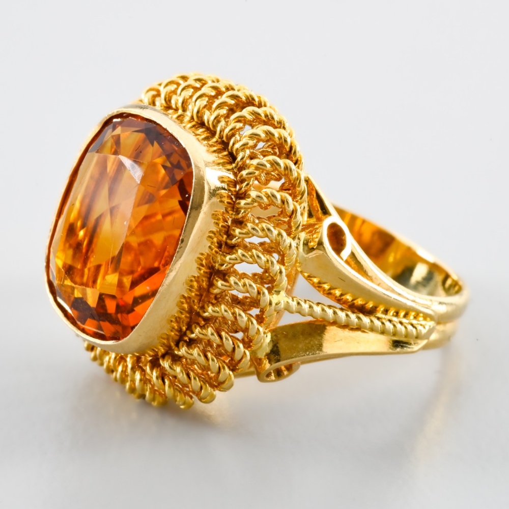 SECOND HALF OF THE 20TH CENTURY. Vintage ring of gold and citrine yellow 18-carat gold, set with a - Image 2 of 3