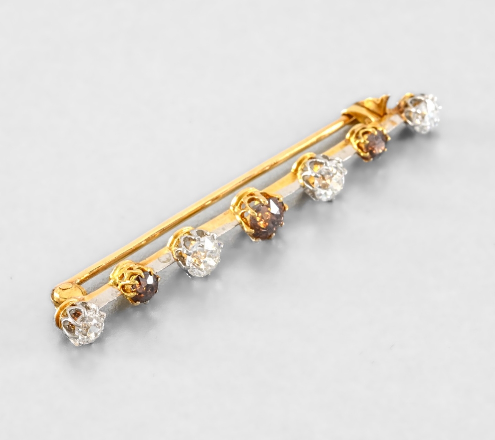 White and cognac diamond brooch In yellow and white 18-carat gold, set with three brilliant-cut - Image 4 of 5