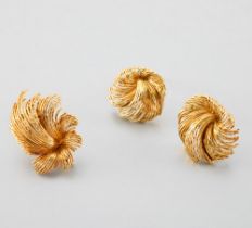 STERLE Sterle brooch and earrings Brooch in yellow 18-carat gold, representing a stylised flower.