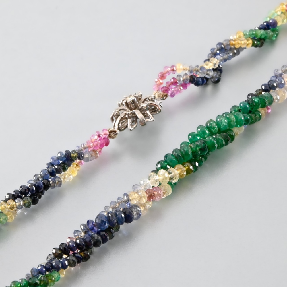 Multicoloured choker Choker triple rows, mixture of various fine stones cut into irregular pearls - Image 2 of 4