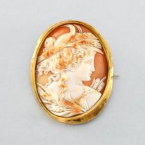 Cameo in the antique style Cameo brooch of chalcedony representing a bust or profile of Ceres. Round