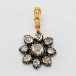 Flower pendant set with diamond roses. In yellow 18-carat gold. The central motif is set with nine