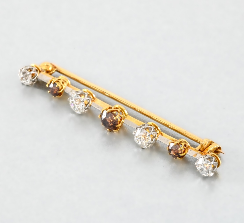 White and cognac diamond brooch In yellow and white 18-carat gold, set with three brilliant-cut - Image 3 of 5