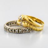 Lot of two rings. - An American wedding ring in white 18-carat gold set with twenty-five old-cut