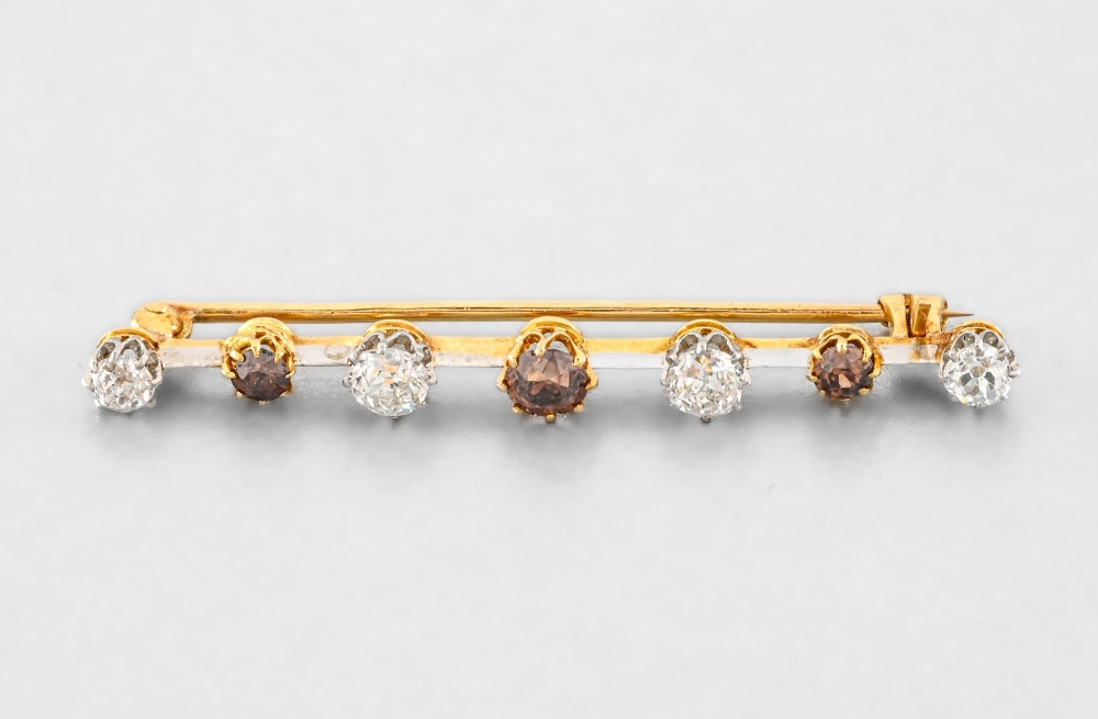 White and cognac diamond brooch In yellow and white 18-carat gold, set with three brilliant-cut - Image 2 of 5