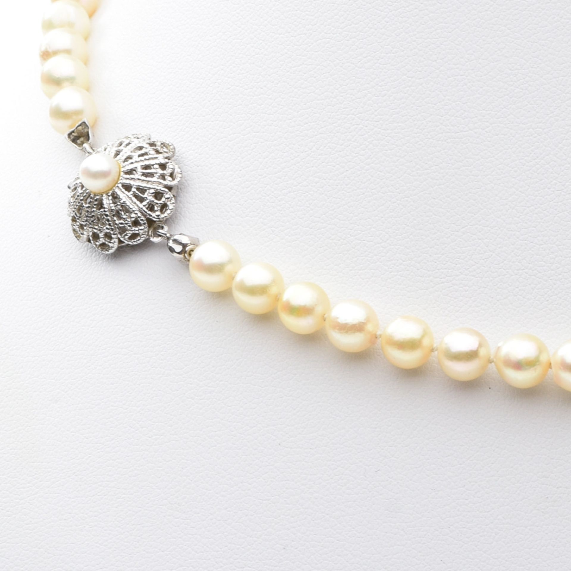 Perlenkette mit Goldschließe