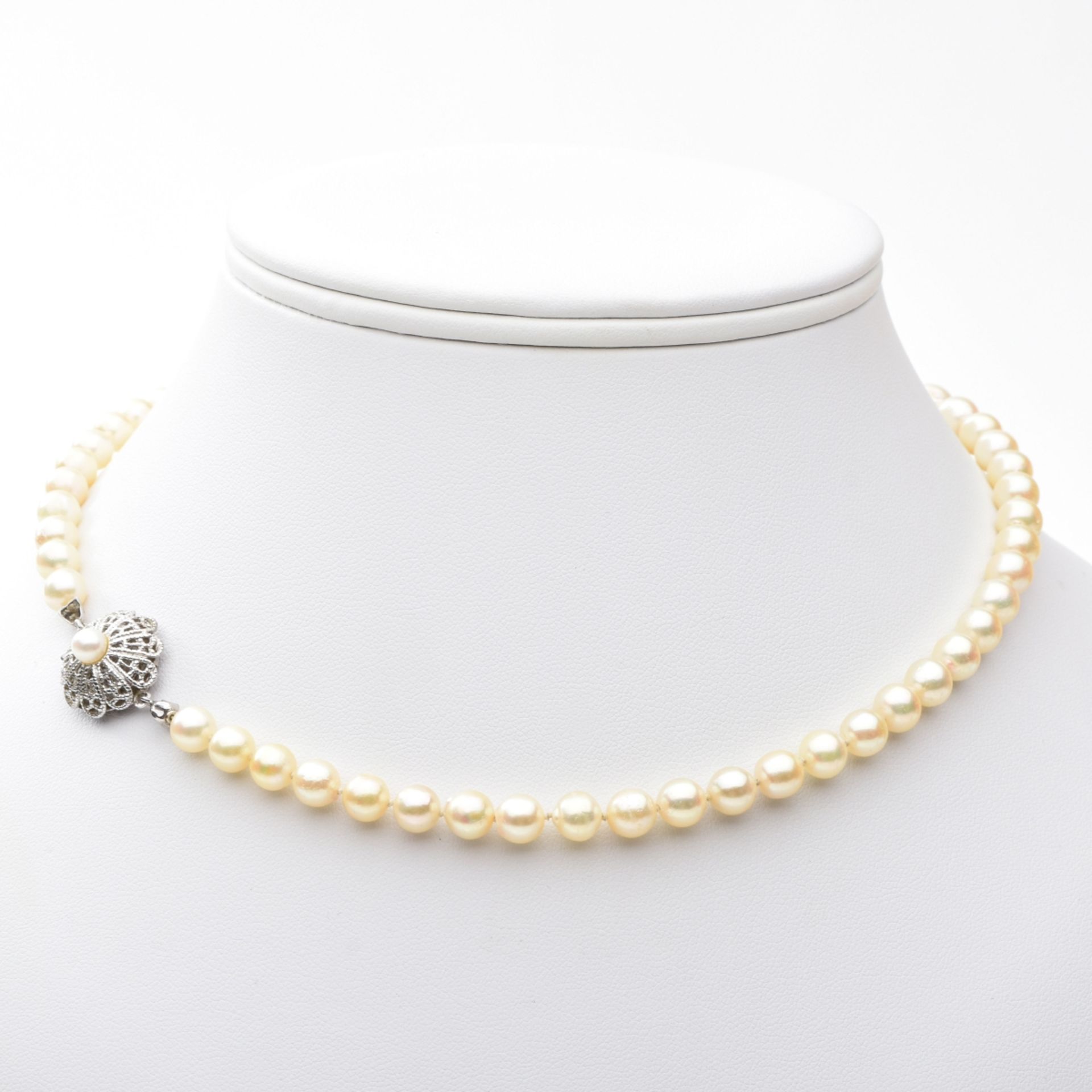 Perlenkette mit Goldschließe - Bild 2 aus 4