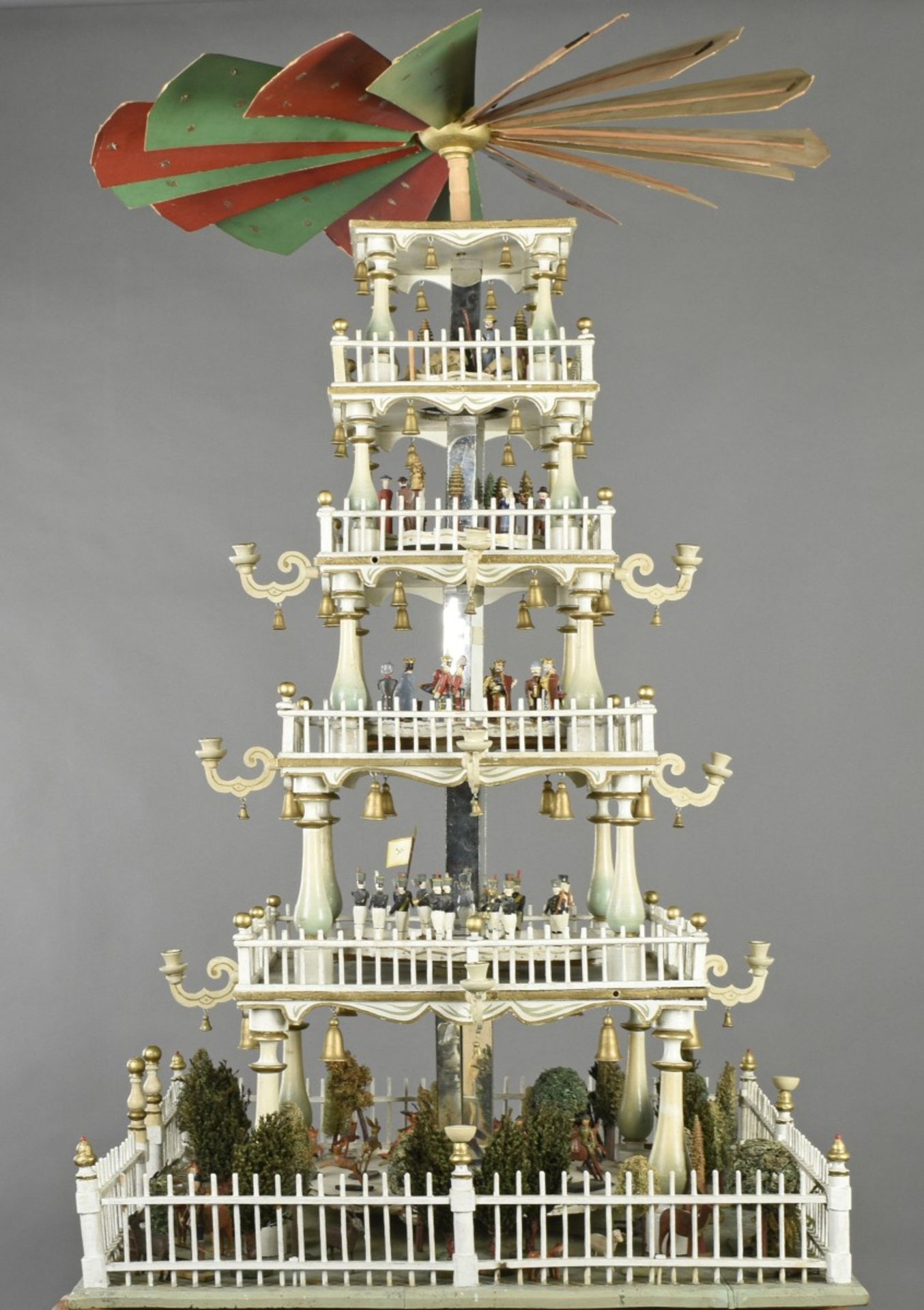 Große Uralt-Pyramide mit K. Müller-Figuren - Image 17 of 17