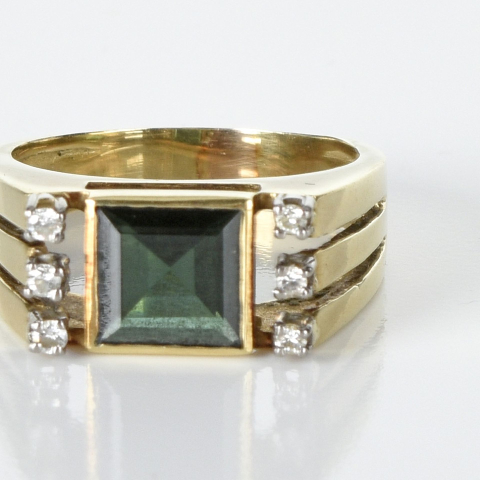 Diamant-Goldring mit Schmuckstein