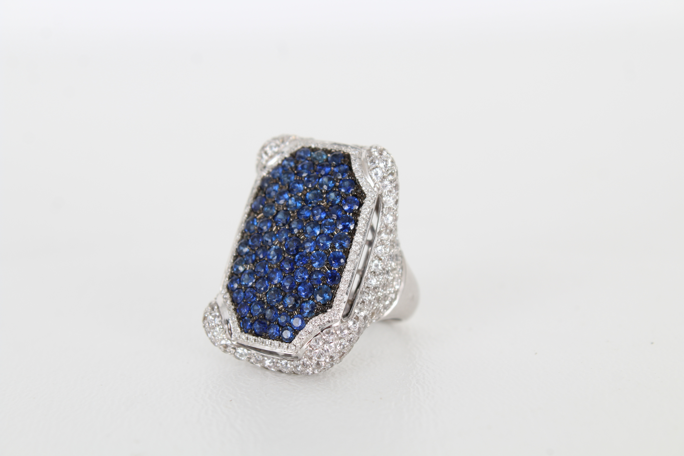 18K White Gold Sapphire & Diamond Cocktail Ring - Bild 2 aus 8