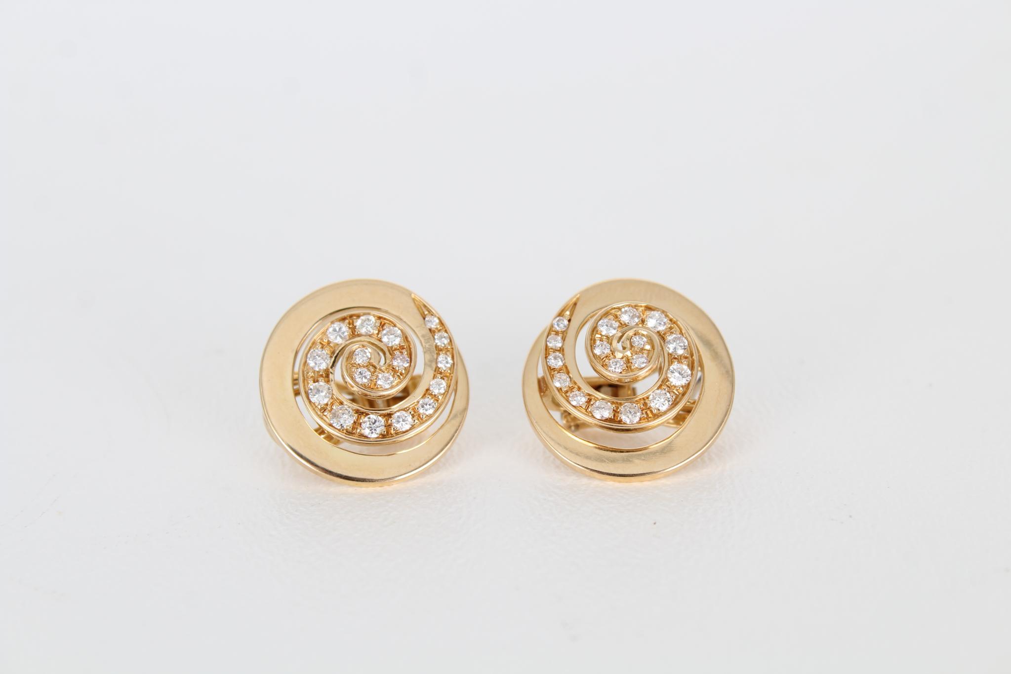 Bvlgari 18K Gold & Diamond Spiral Earrings - Bild 2 aus 4