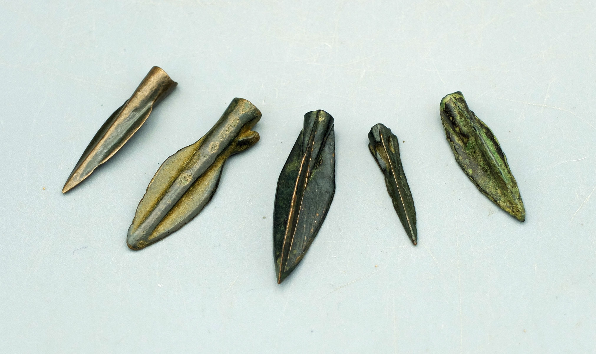 (5) Ancient Bronze Arrowheads, ca. 1200 - 800 BC - Image 2 of 2