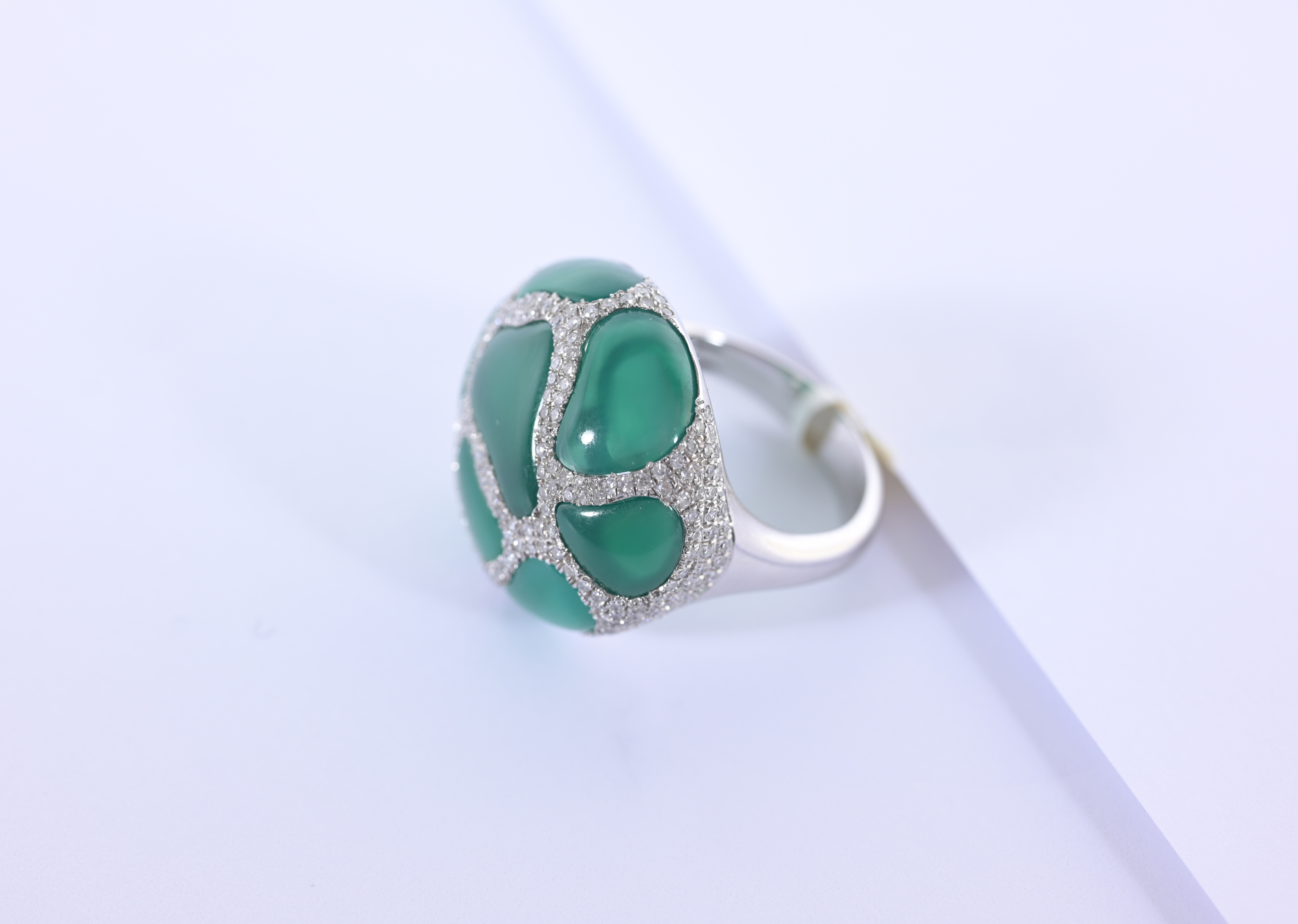 14 White Gold, Green Agate & Diamond Ring - Image 3 of 7