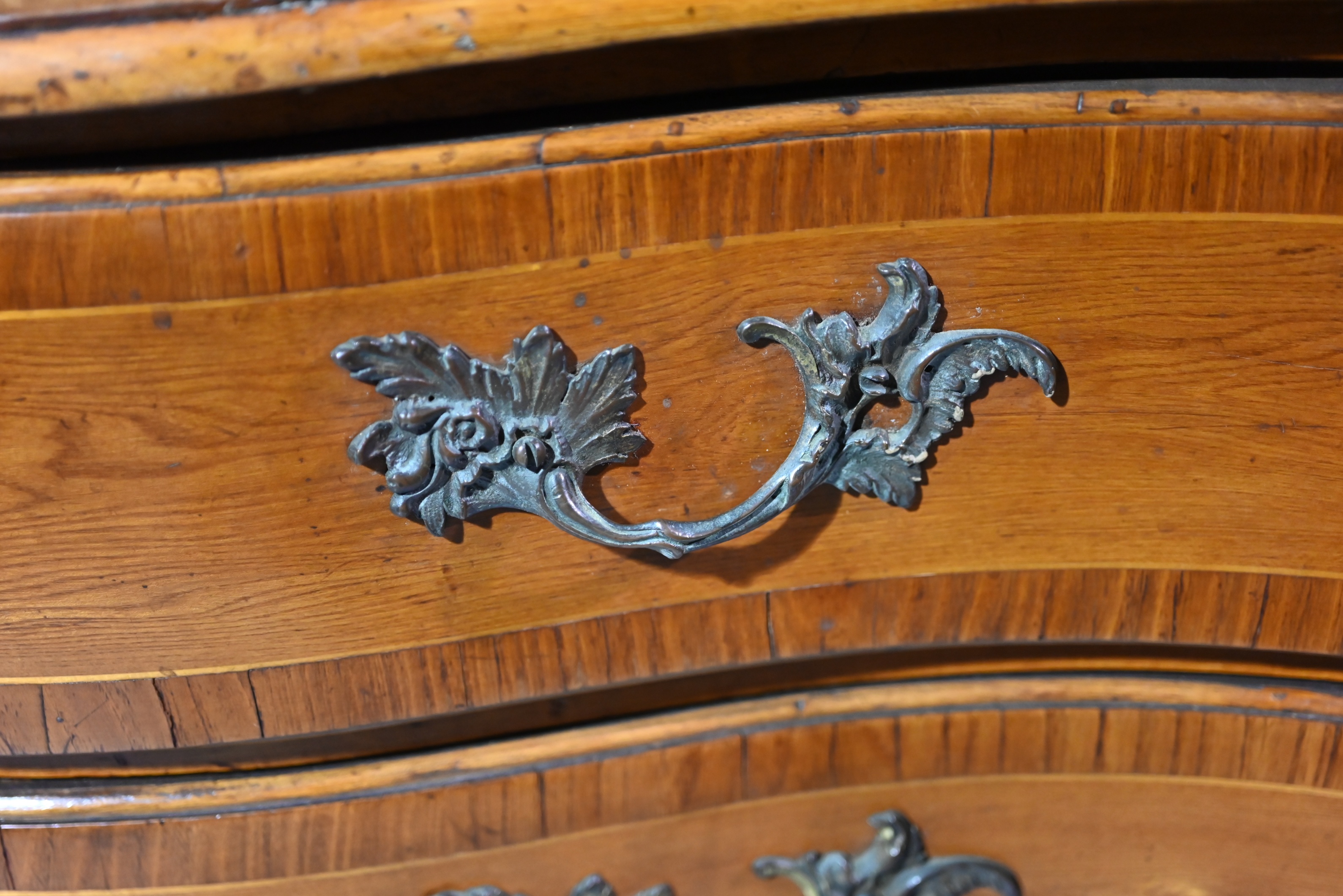 French, 1820's Walnut Chest of Drawers - Image 4 of 8