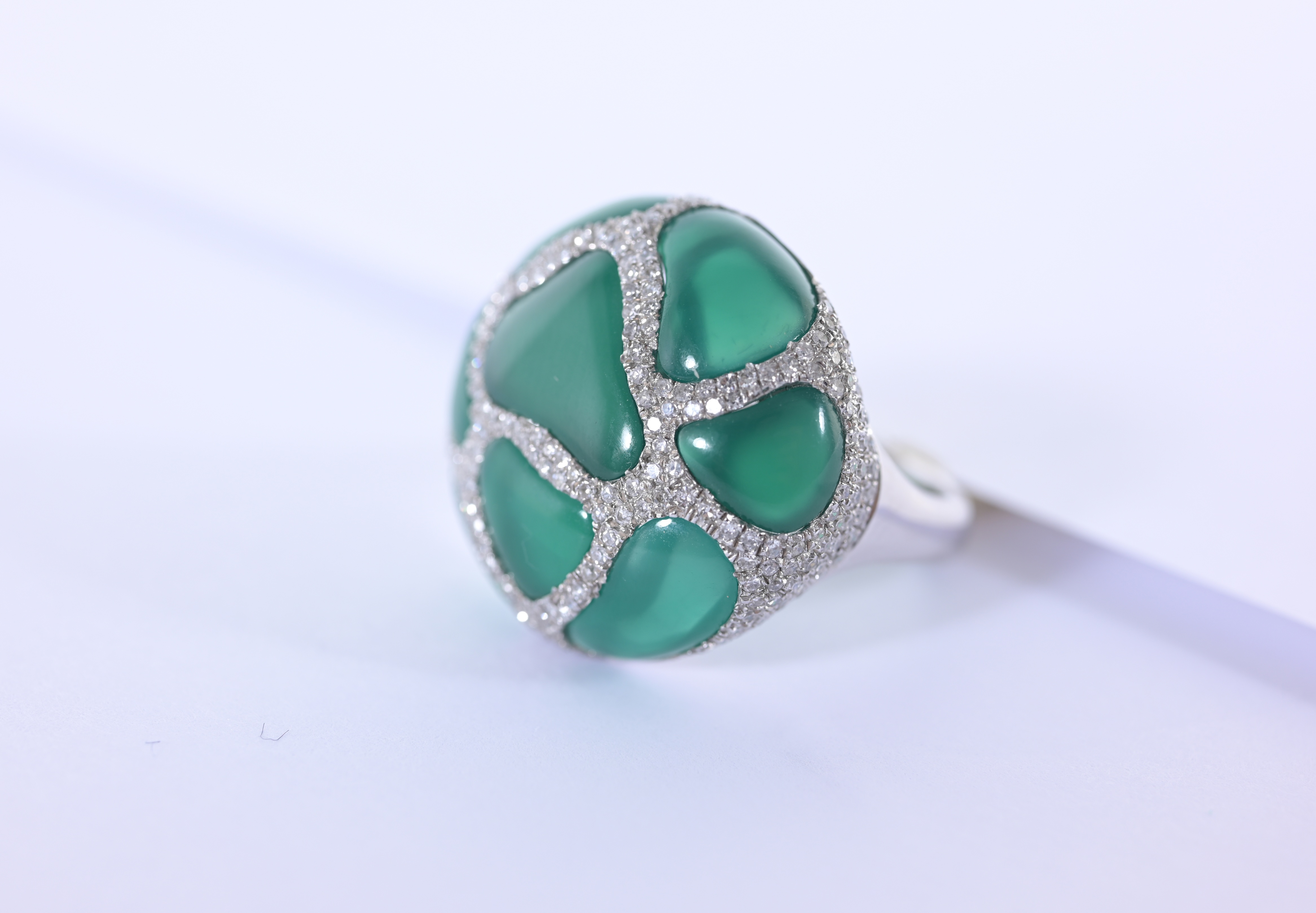 14 White Gold, Green Agate & Diamond Ring - Image 4 of 7