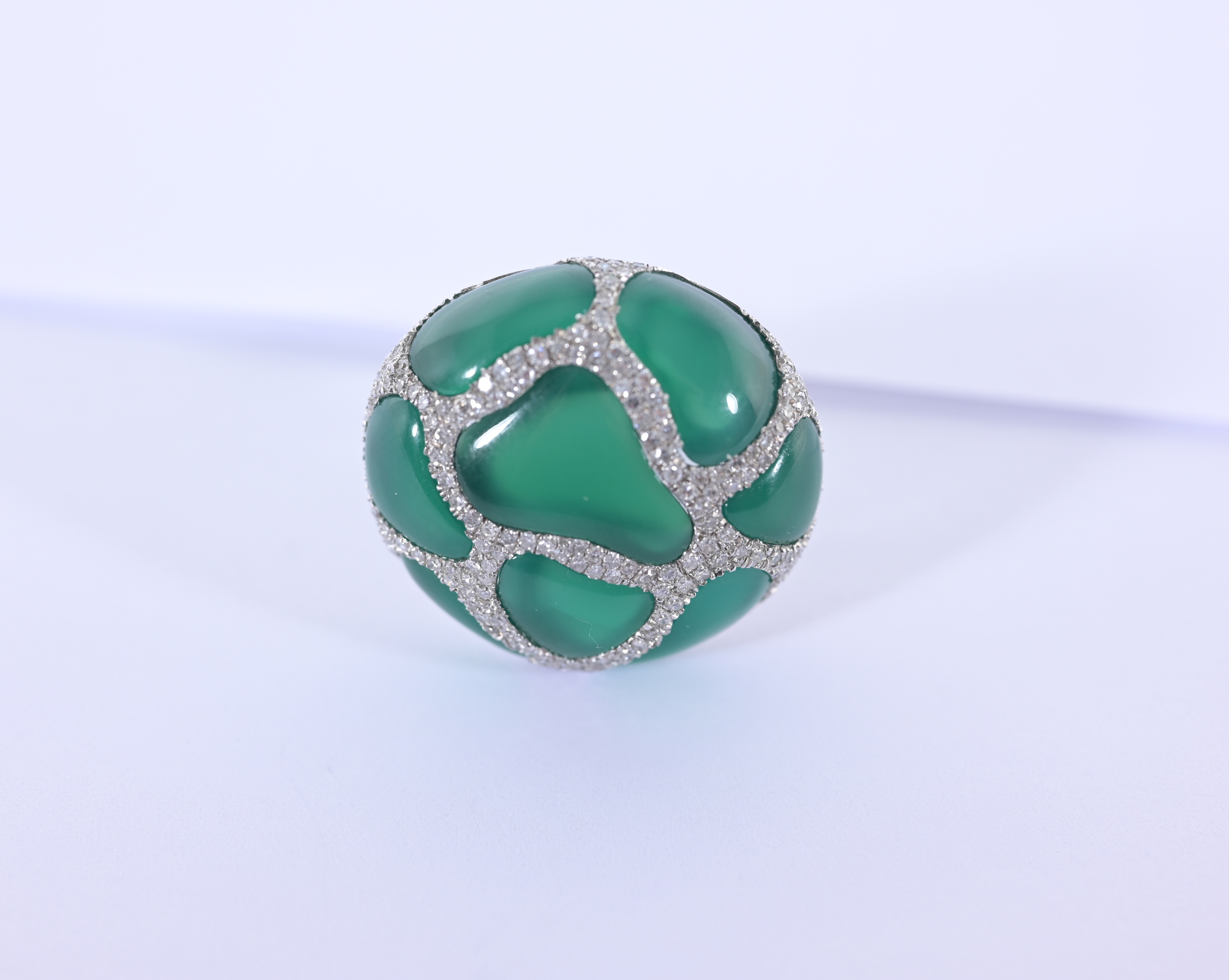 14 White Gold, Green Agate & Diamond Ring - Image 2 of 7