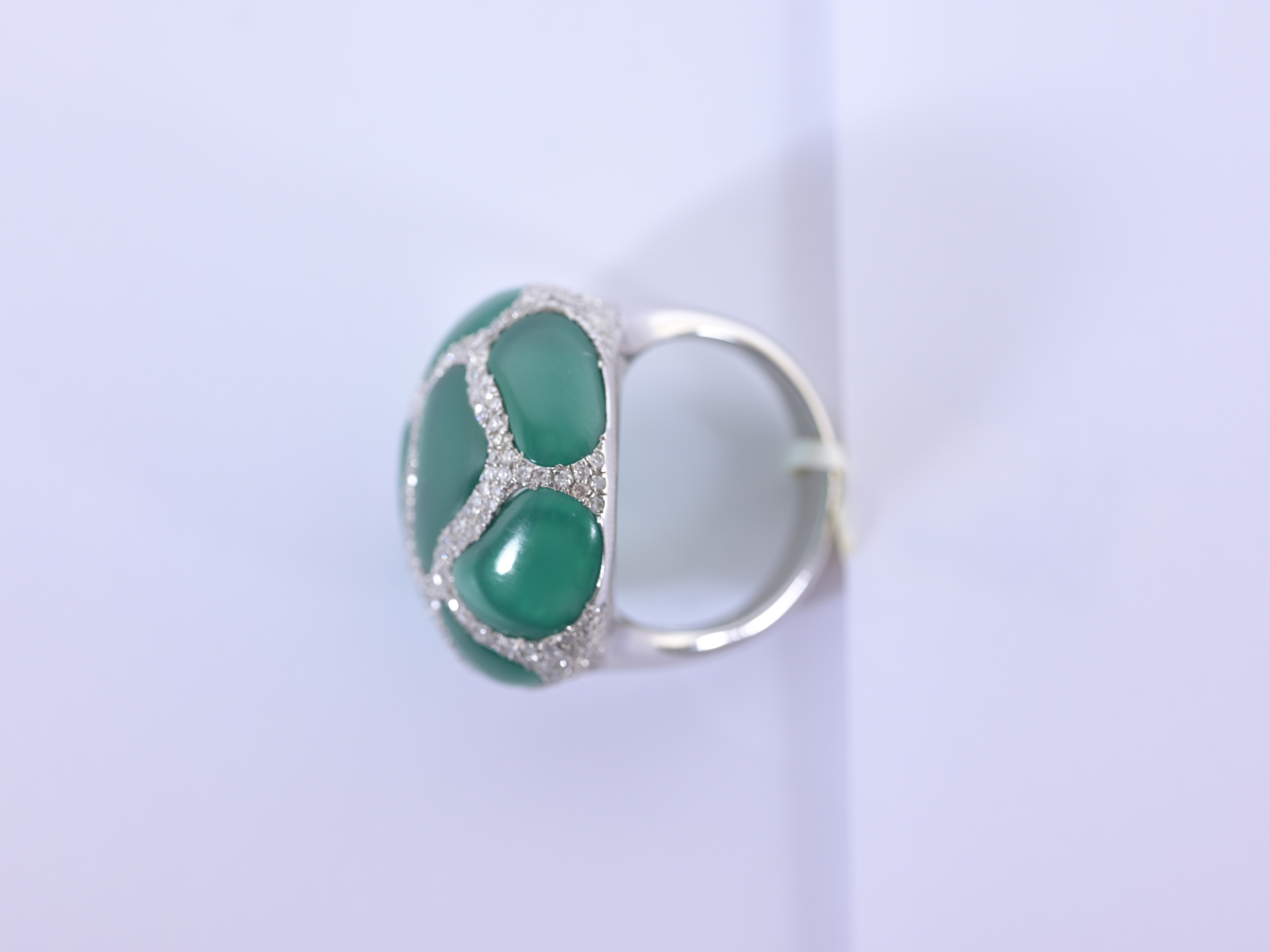 14 White Gold, Green Agate & Diamond Ring - Image 5 of 7