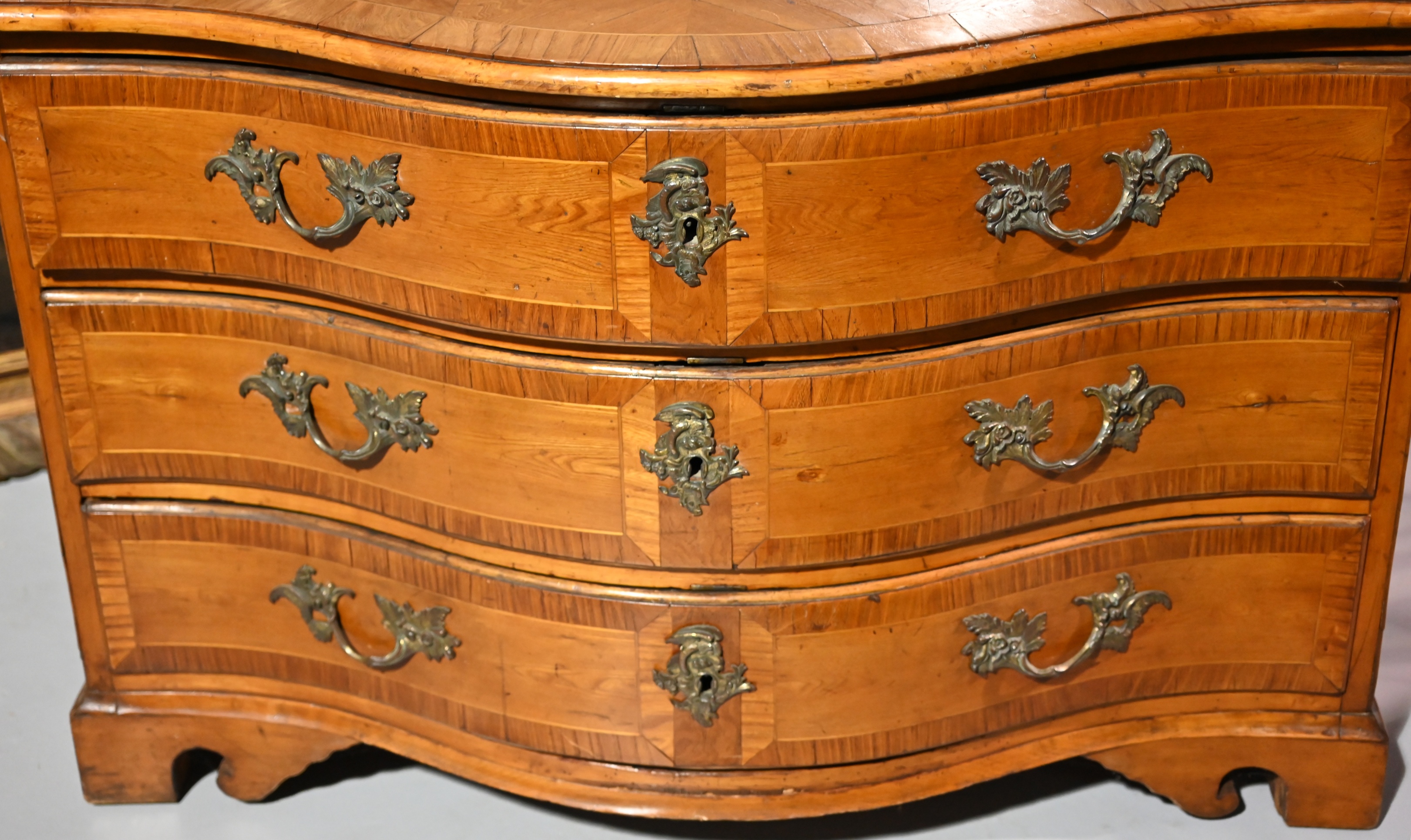 French, 1820's Walnut Chest of Drawers - Image 2 of 8