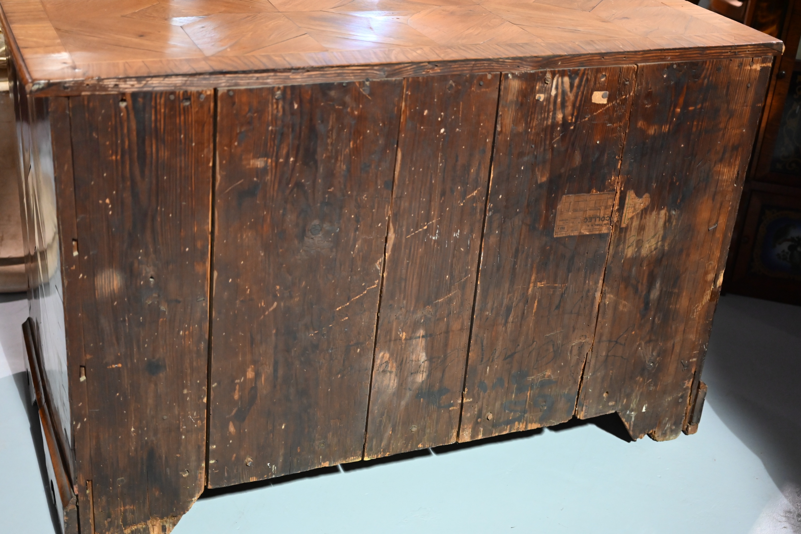 French, 1820's Walnut Chest of Drawers - Image 7 of 8