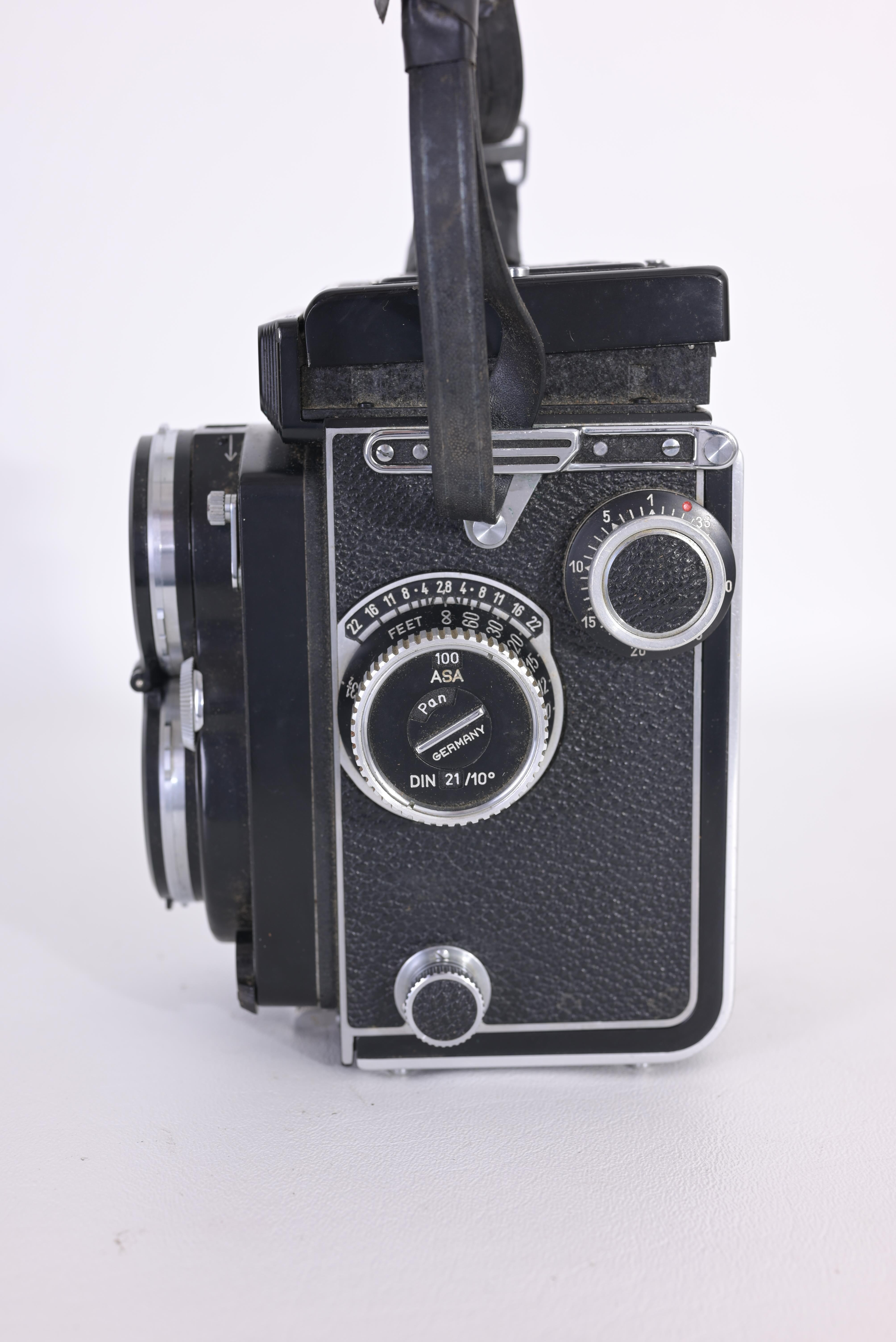 Rolleiflex 2.8 Series Type 2 Camera - Image 3 of 10