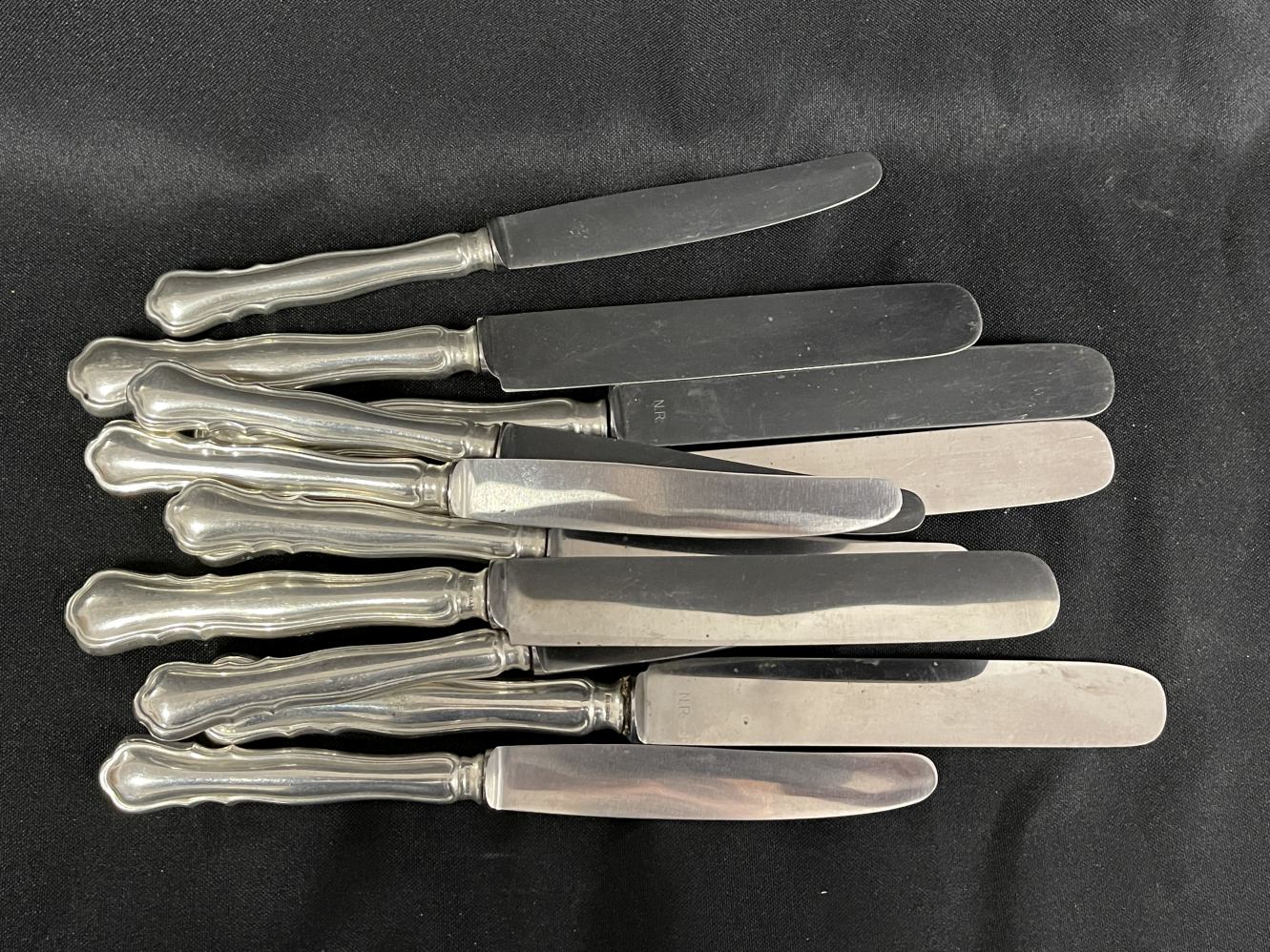 Silver: 800 standard flatware scalloped pattern handles with stainless steel blades, five dinner