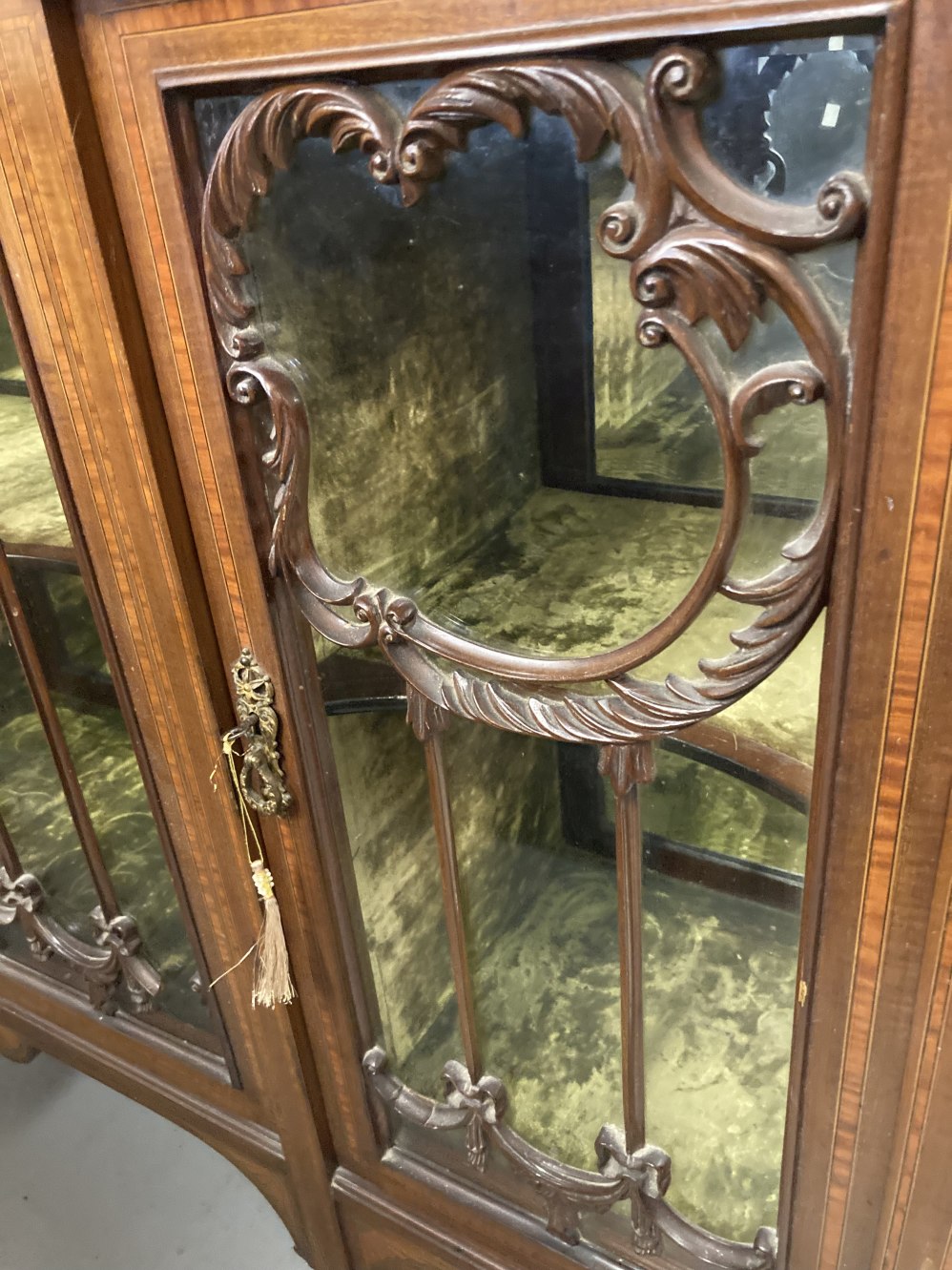 Edwardian inlaid mahogany china display cabinet with three compartments, moulded top and front - Image 2 of 7