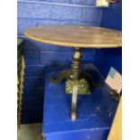 19th cent. Circular oak side table on tripod support. 35ins.