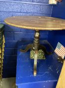 19th cent. Circular oak side table on tripod support. 35ins.