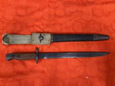 Militaria/Edged Weapons: WWII era British GR1 MK2 bayonet, stamped RSI, and scabbard. 17ins. Plus