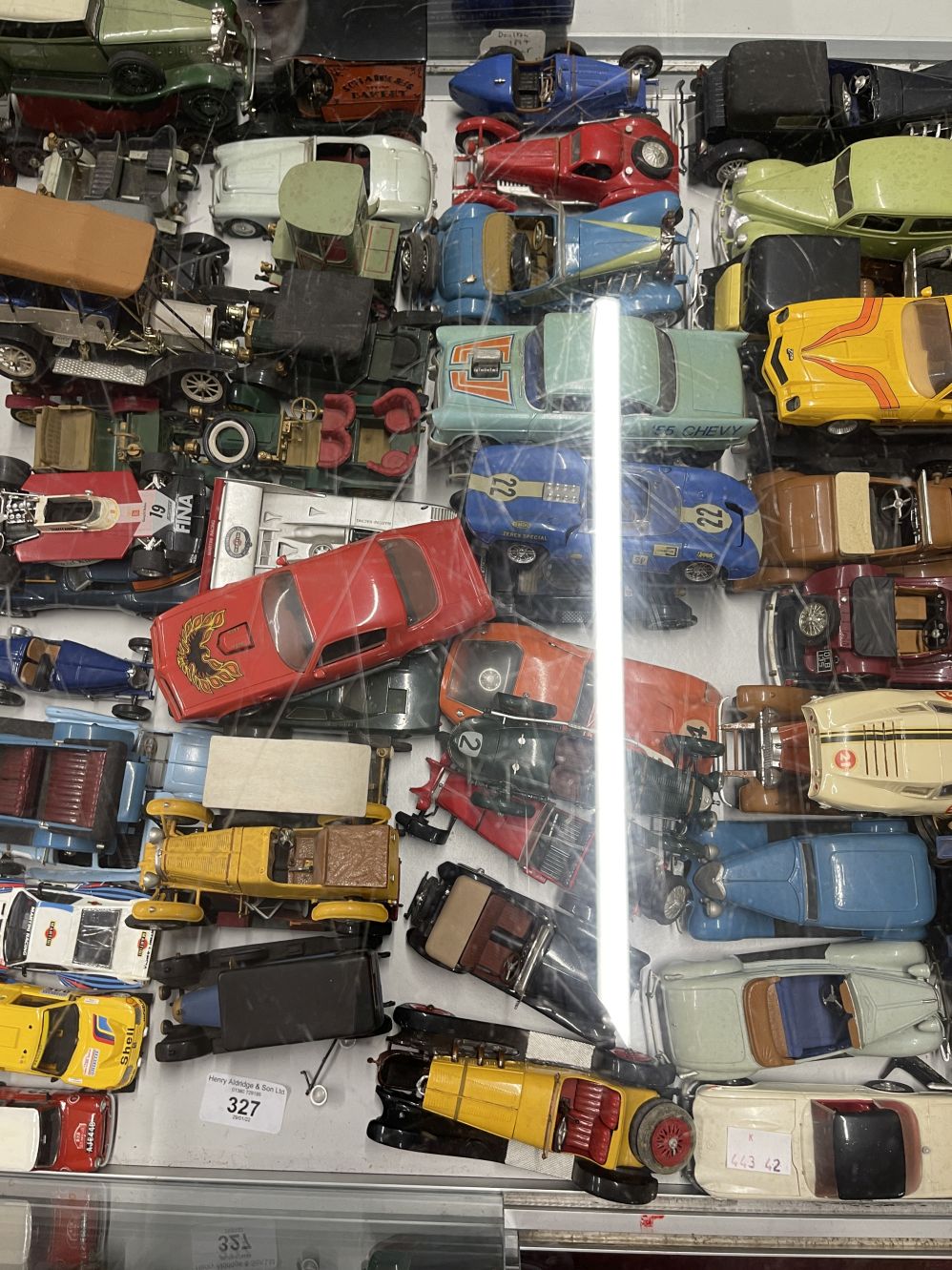 Toys: Large quantity of 1960s and later plastic cars and models. Approx. 100. - Bild 2 aus 3