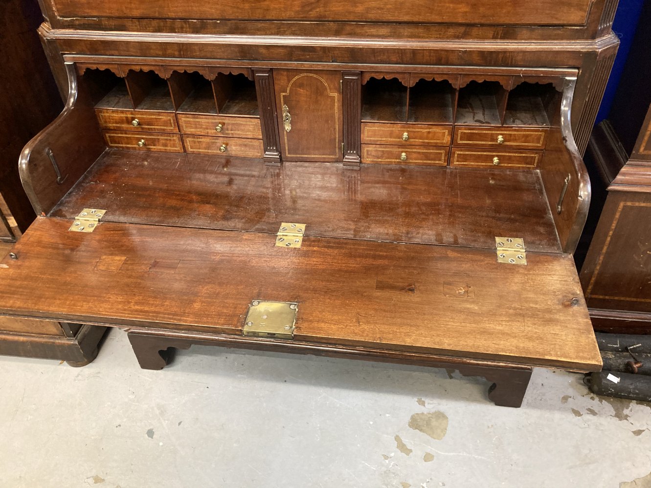 19th cent. Mahogany secretaire/chest on chest the top section comprises three short and three long - Image 4 of 6