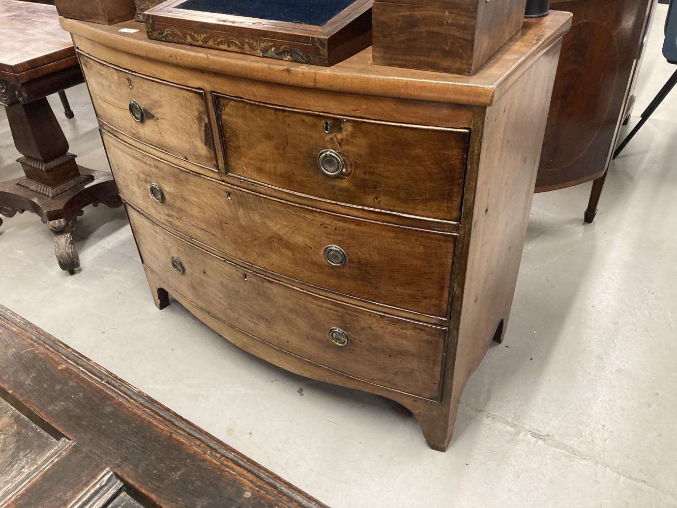 19th cent. Mahogany bow front two over three drawers. 40ins. x 21ins. x 35ins.