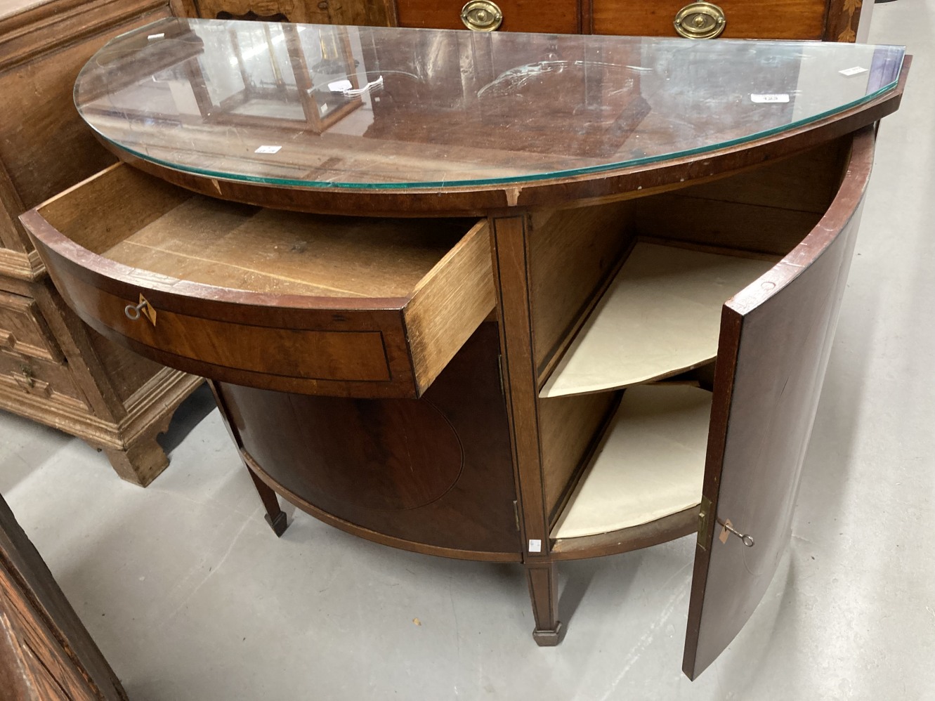 18th/19th cent. Hepplewhite style walnut and mahogany demi-lune cabinet with satinwood and - Image 2 of 4