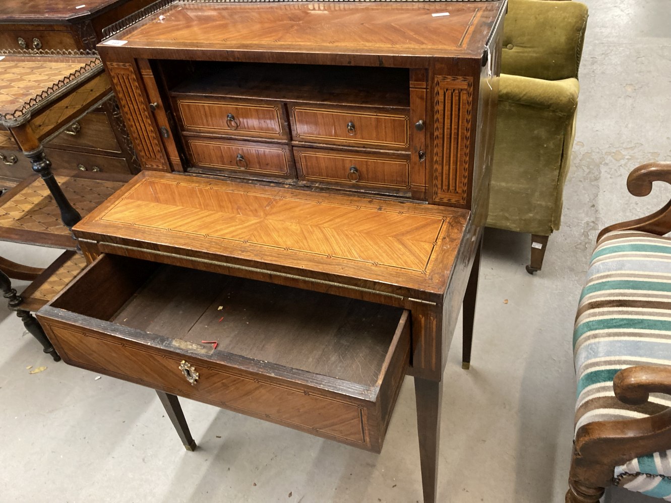 19th cent. Kingwood and rosewood inlaid bonheur du jour the top with brass gallery above two sliding - Image 7 of 8