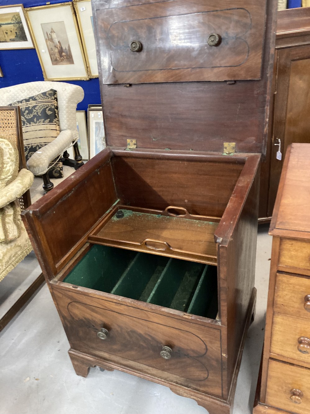 Regency inlaid feathered mahogany commode with lift up top, crossbanded with ebony line, with four - Image 2 of 4