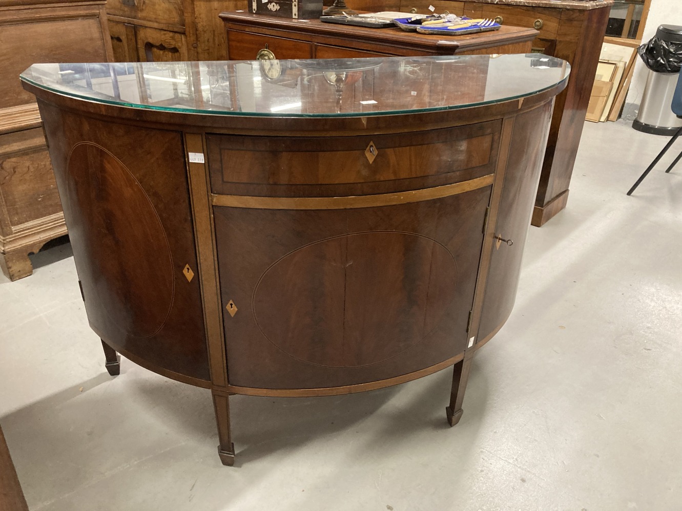 18th/19th cent. Hepplewhite style walnut and mahogany demi-lune cabinet with satinwood and - Image 4 of 4